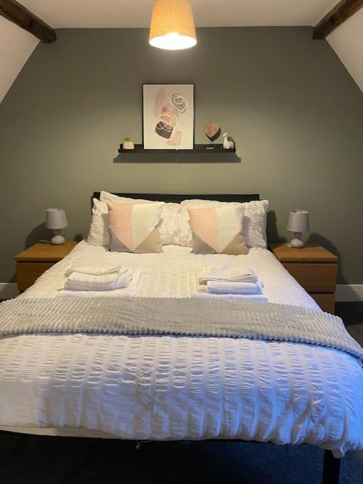 Apartment Willow House - 2bedroom Townhouse With Free Parking In Town Centre!! By Shortstays4u *