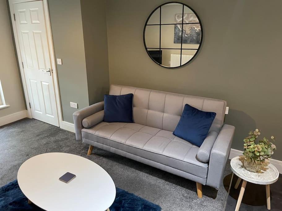 Apartment Willow House - 2bedroom Townhouse With Free Parking In Town Centre!! By Shortstays4u *
