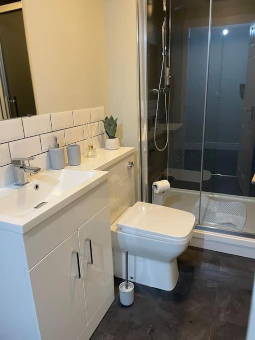 Willow House - 2bedroom Townhouse With Free Parking In Town Centre!! By Shortstays4u Apartment
